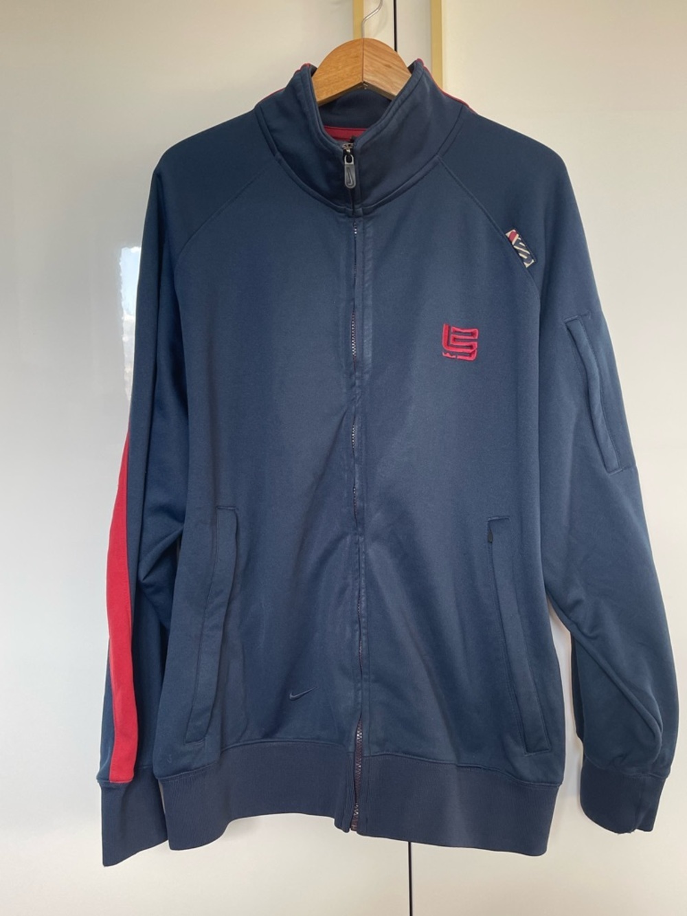 Nike vintage LeBron James full-zip track jacket XL